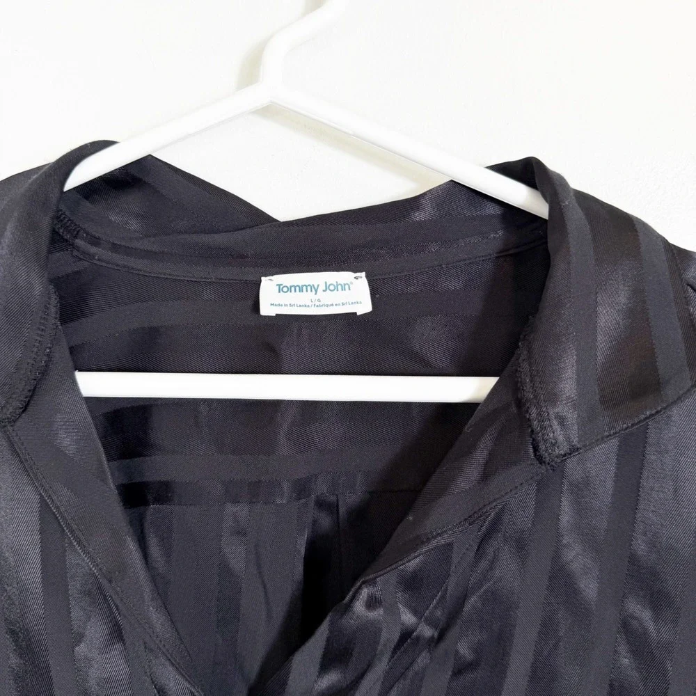 Tommy John Pajama Set Women Large Black Striped Satin Short Sleeve Shirt Shorts